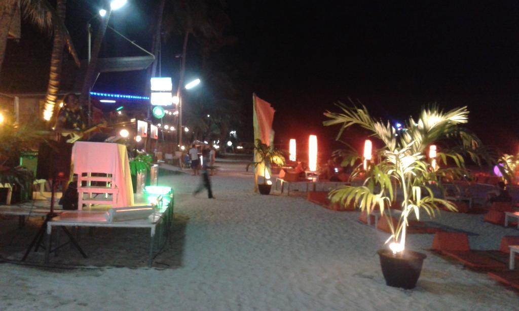 แบล็คแอนด์ไวท์ บังกะโล หาดริ้น ภายนอก รูปภาพ