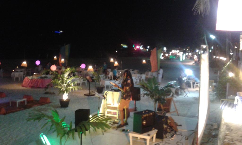 แบล็คแอนด์ไวท์ บังกะโล หาดริ้น ภายนอก รูปภาพ